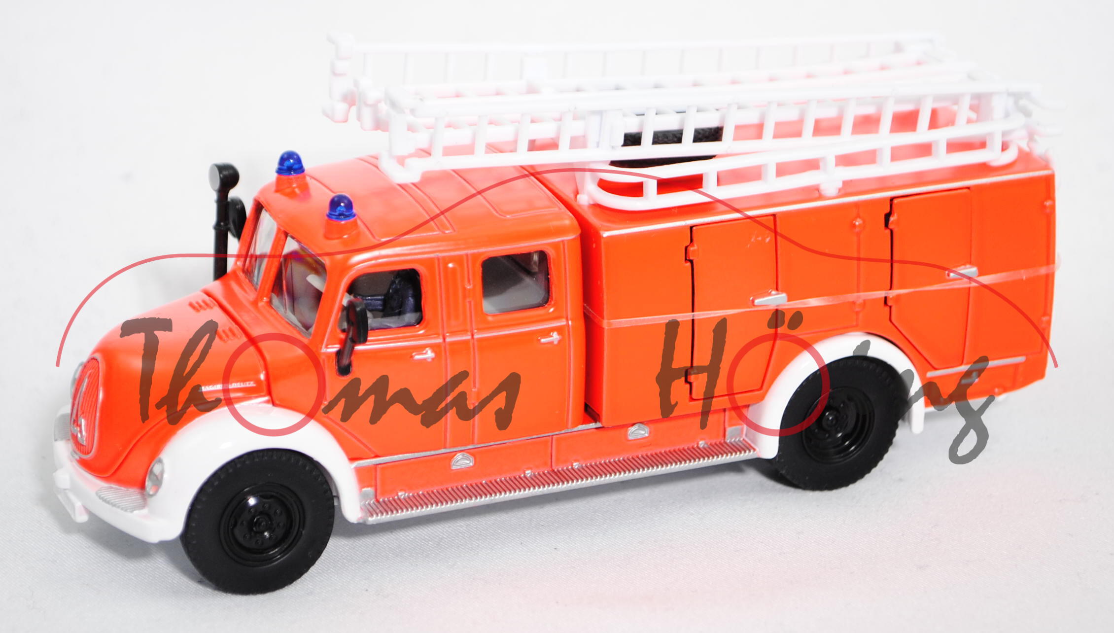 00401.1 Magirus-Deutz Rundhauber Tanklöschfahrzeug (Modell 1952-1967), leuchthellrot/reinweiß, o.K.,