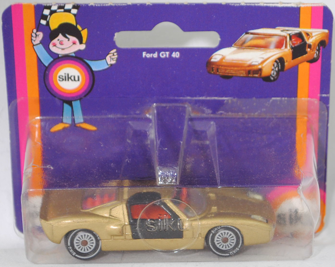 00005 Ford GT40 (Mk I bzw. Mark 1, Modell 1965-1967), Karosserie goldmetallic, Türen schwarz, Bpr. V 296 / W-Germ, Verglasung klar, R11 gerillt, SIKU SUPER, 1:57, P18 (m-)