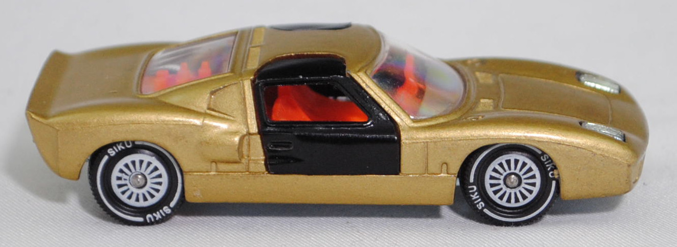 00005 Ford GT40 (Mk I bzw. Mark 1, Modell 1965-1967), Karosserie goldmetallic, Türen schwarz, Bpr. V 296 / W-Germ, Verglasung klar, R11 gerillt, SIKU SUPER, 1:57, m