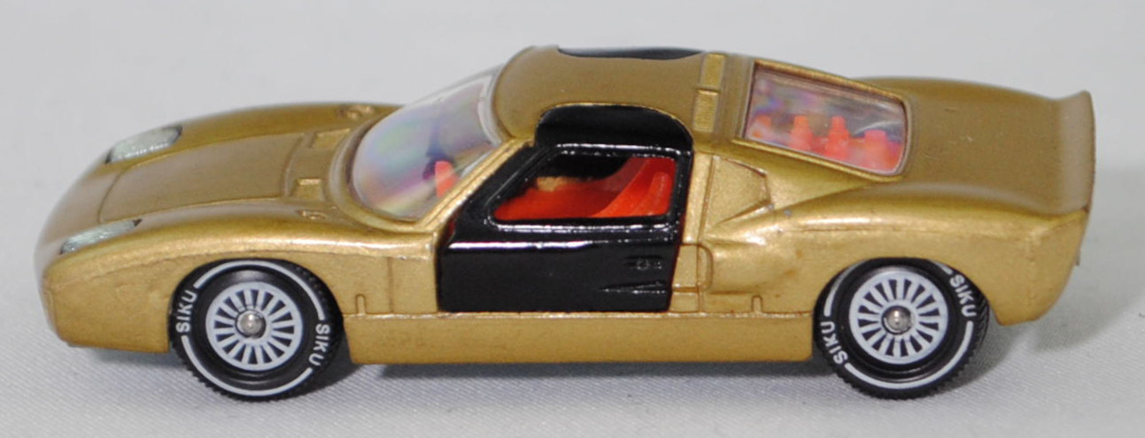 00005 Ford GT40 (Mk I bzw. Mark 1, Modell 1965-1967), Karosserie goldmetallic, Türen schwarz, Bpr. V 296 / W-Germ, Verglasung klar, R11 gerillt, SIKU SUPER, 1:57, m
