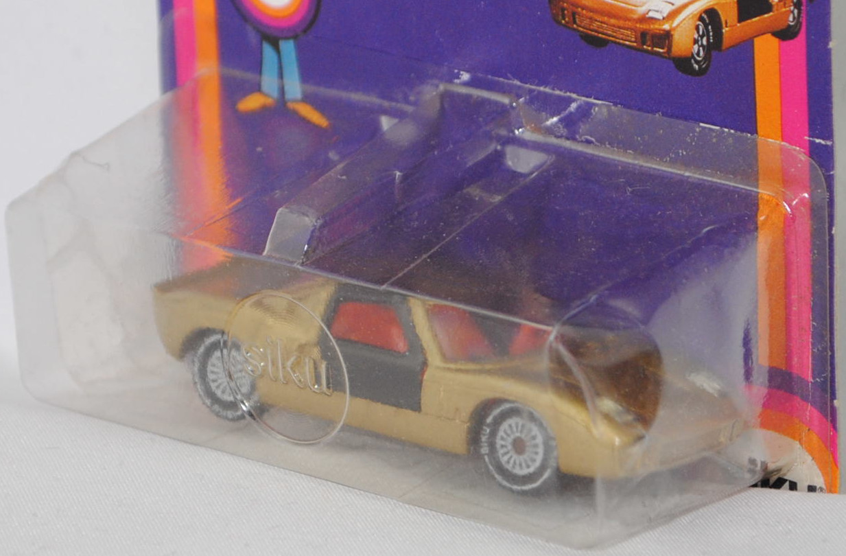 00005 Ford GT40 (Mk I bzw. Mark 1, Modell 1965-1967), Karosserie goldmetallic, Türen schwarz, Bpr. V 296 / W-Germ, Verglasung klar, R11 gerillt, SIKU SUPER, 1:57, P18 (m-)