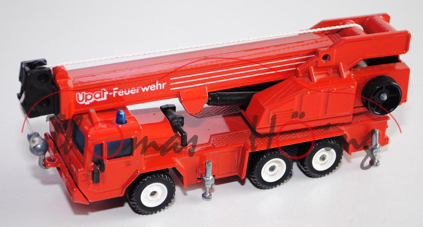 Faun KF 30.31/48 Kranwagen, verkehrsrot, Upat-Feuerwehr, LKW12, Lackabplatzer oben im Bereich des Fü