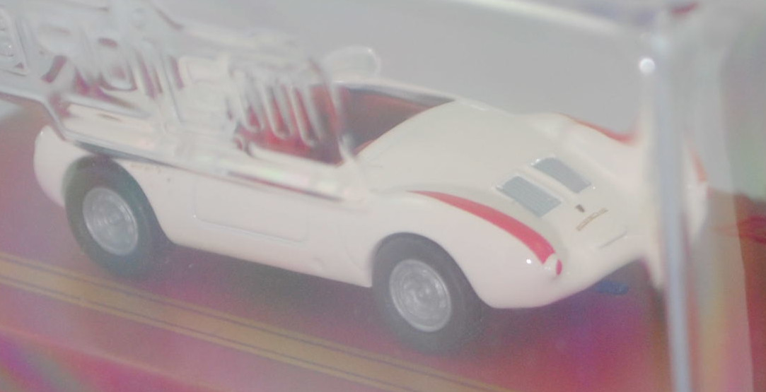 Porsche 550 Spyder (1. Generation, auch Porsche 1500 RS genannt, Modell 1954-1956), cremeweiß, innen purpurrot, majorette, 1:64, PC-Box im Blister (Collection)