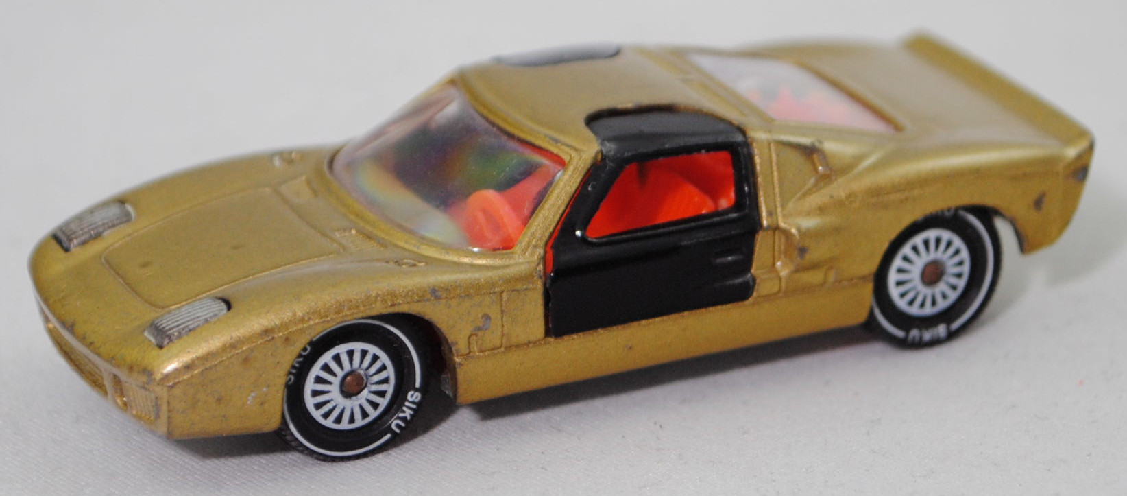 00005 Ford GT40 (1. Gen., Typ Mk I, Modell 65-67), goldmetallic/schwarz, W-Germ, R11, SIKU, 1:57, m-