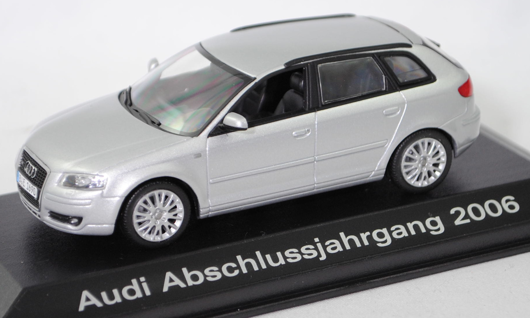 Audi A3 Sportback 3.2 Ambition quattro (Typ 8PA, Mod. 04-08), lichtsilber, Minichamps, 1:43, Werbebox