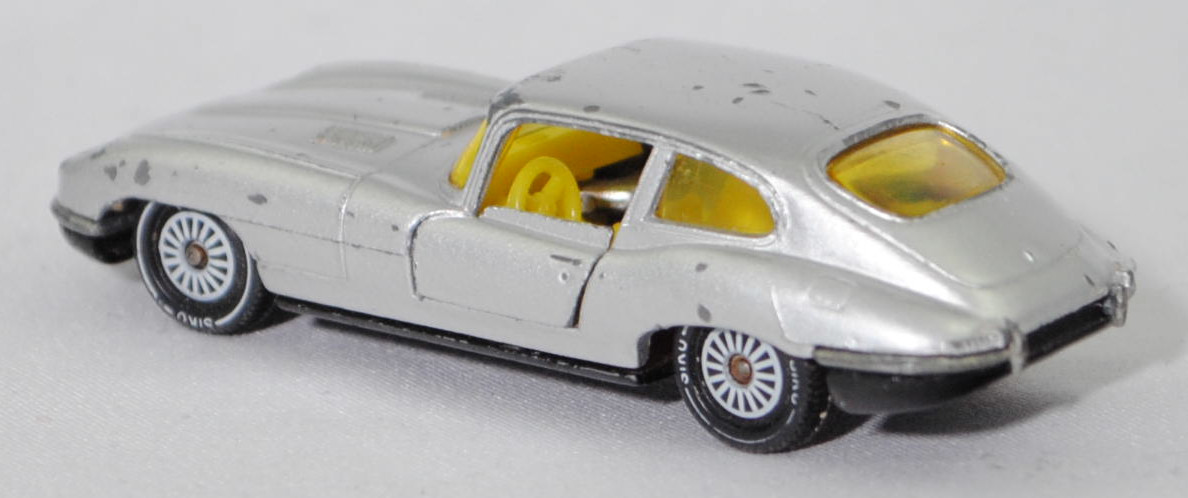 00006 Jaguar E-Type 2+2 SI Coupé 4.2 Liter (Serie 1, Typ 2+2-Sitzer Coupé, Modell 1966-1967), silber, innen gelb, W-Germ, Verglasung gelb, R11 gerillt, SIKU SUPER, 1:61, vsc