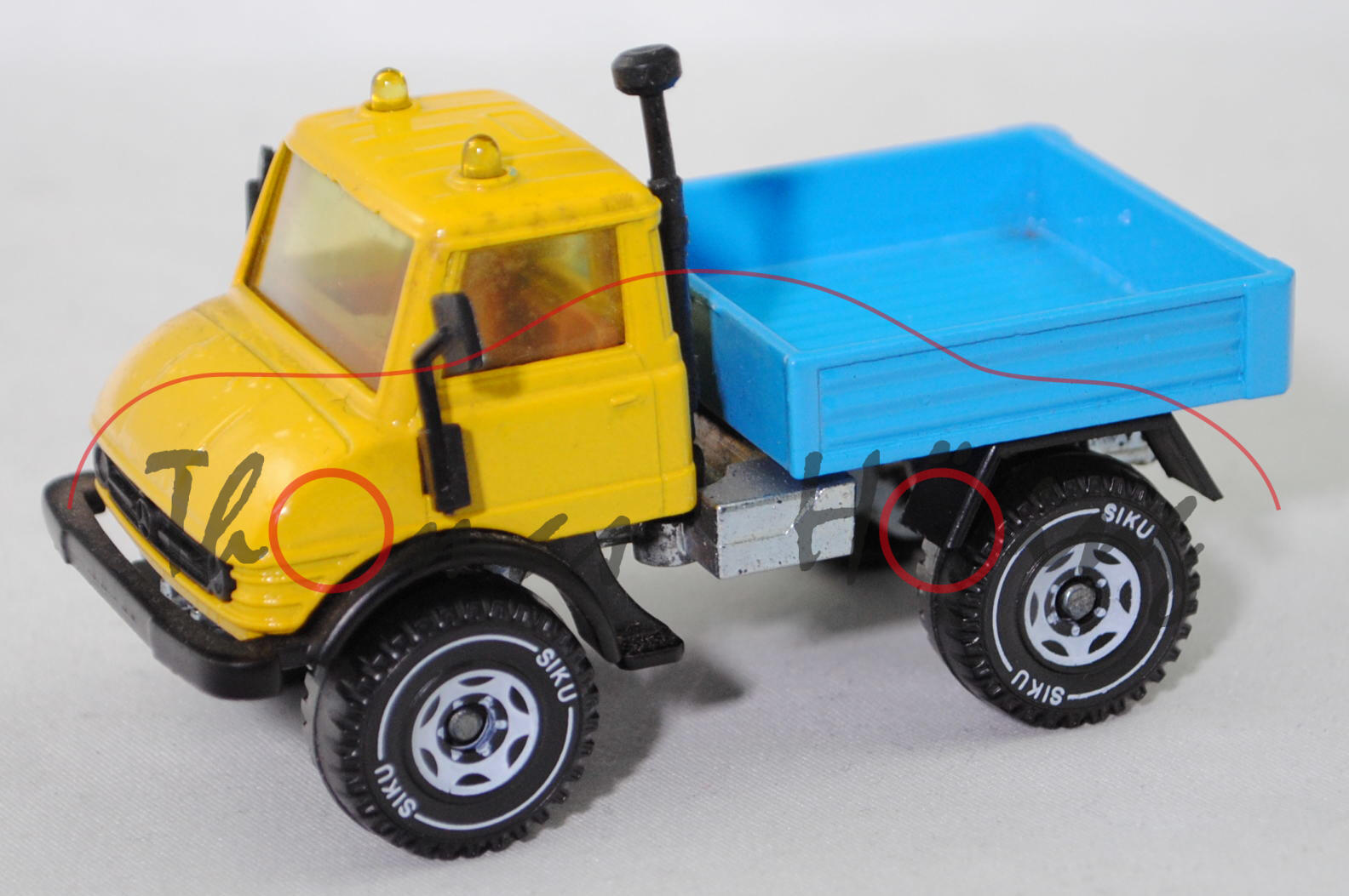 06403 HU Mercedes-Benz Unimog U 65 (Modell 1963-1964), gelb, Pritsche blau, SIKU / Metchy, 1:50