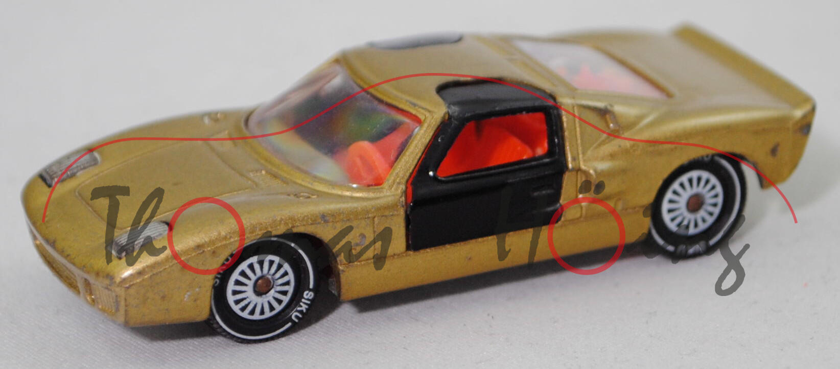 00005 Ford GT40 (1. Gen., Typ Mk I, Modell 65-67), goldmetallic/schwarz, W-Germ, R11, SIKU, 1:57, m-