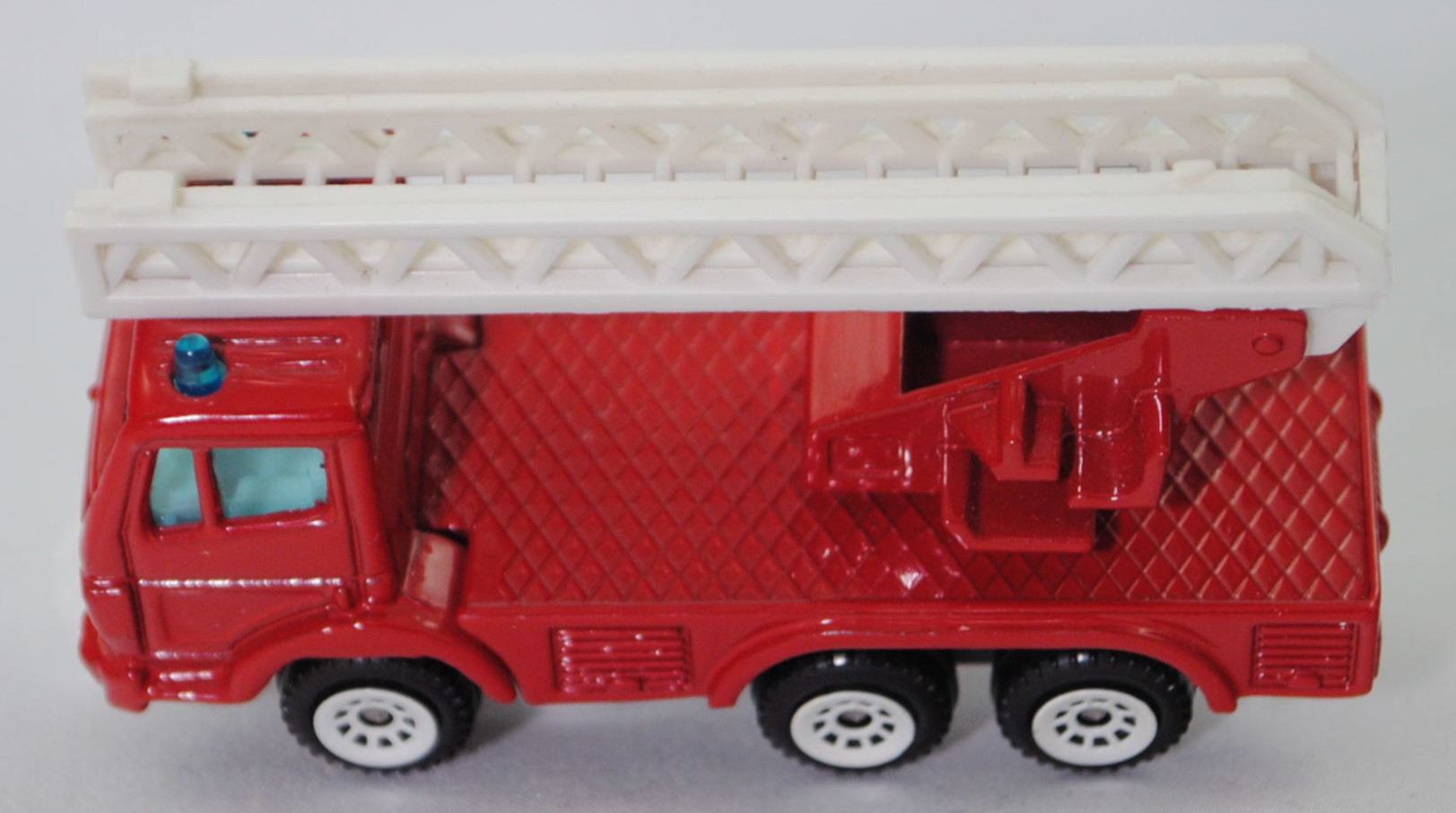00001 Metz Hubrettungsfahrzeug DL 23-12 S auf Fahrgestell Mercedes-Benz SK 2429 6x4/41 (Modell 1989-1994) (Feuerwehr-Drehleiter), rot, Bpr. 0811/1019/1015, SIKU SUPER, 1:83, m