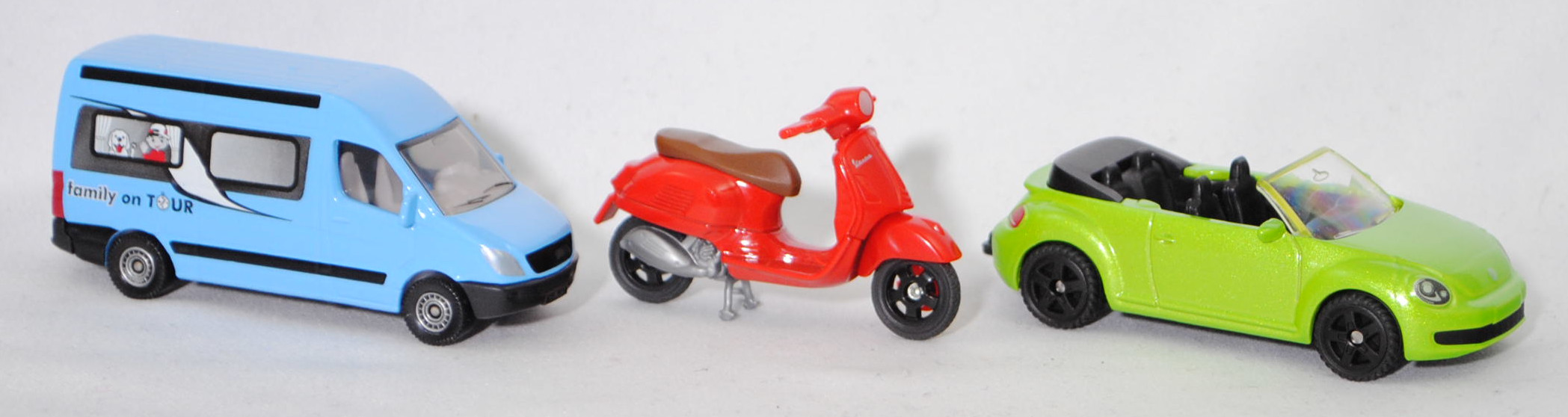 00400 Reisezeitset 1: Mercedes-Benz Sprinter II Campervan, blau + Vespa 125 GTS Super, rot + VW The Beetle Cabriolet 1.2 TSI, grünmetallic, SIKU SUPER, P29e (SPECIAL EDITION)