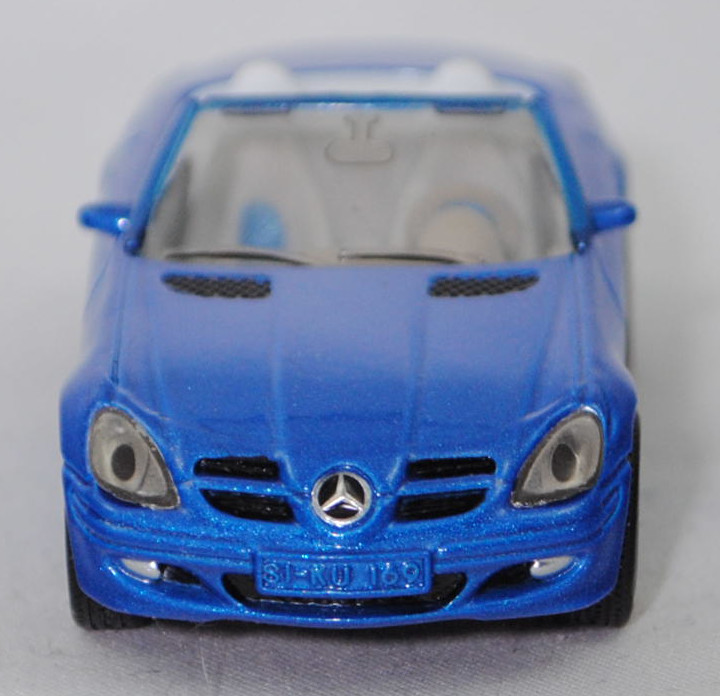 00014 Mercedes-Benz SLK 350 (interne Baureihenbezeichnung R 171, Vor-MoPf,, Modell 2004-2008), hell-verkehrsblaumet., innen weiß/blaumet., Bpr. 1002, SIKU, 1:55, P29e