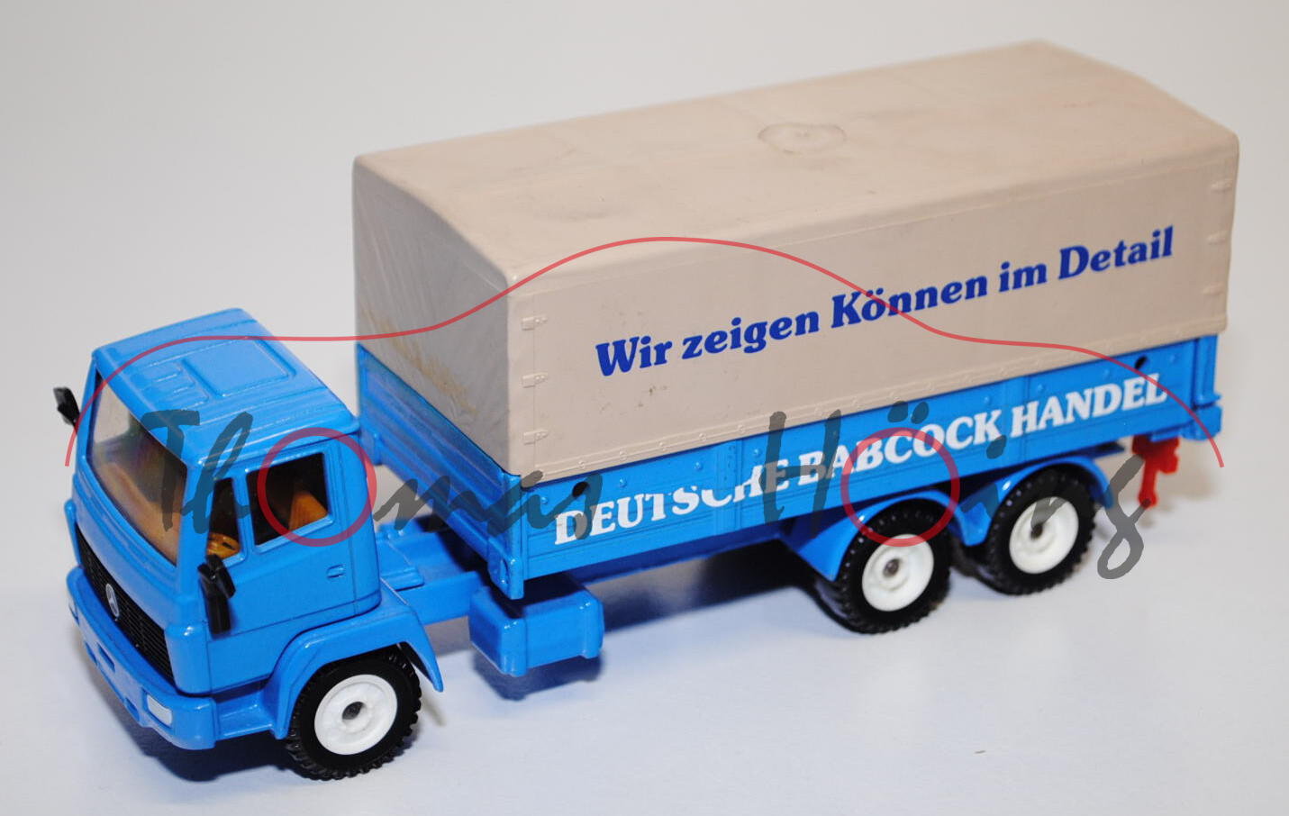 Mercedes LN-2 LKW mit Pritsche und Plane, himmelblau, DEUTSCHE BABCOCK HANDEL als Aufkleber auf den 