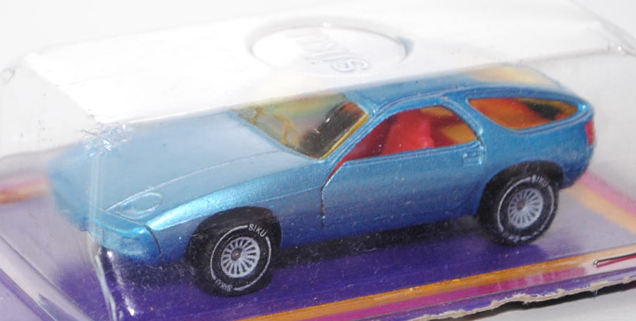 00000 Porsche 928, Modell 1977-1982, lichtblaumetallic, innen rot, Lenkrad schwarz, Verglasung gelb,