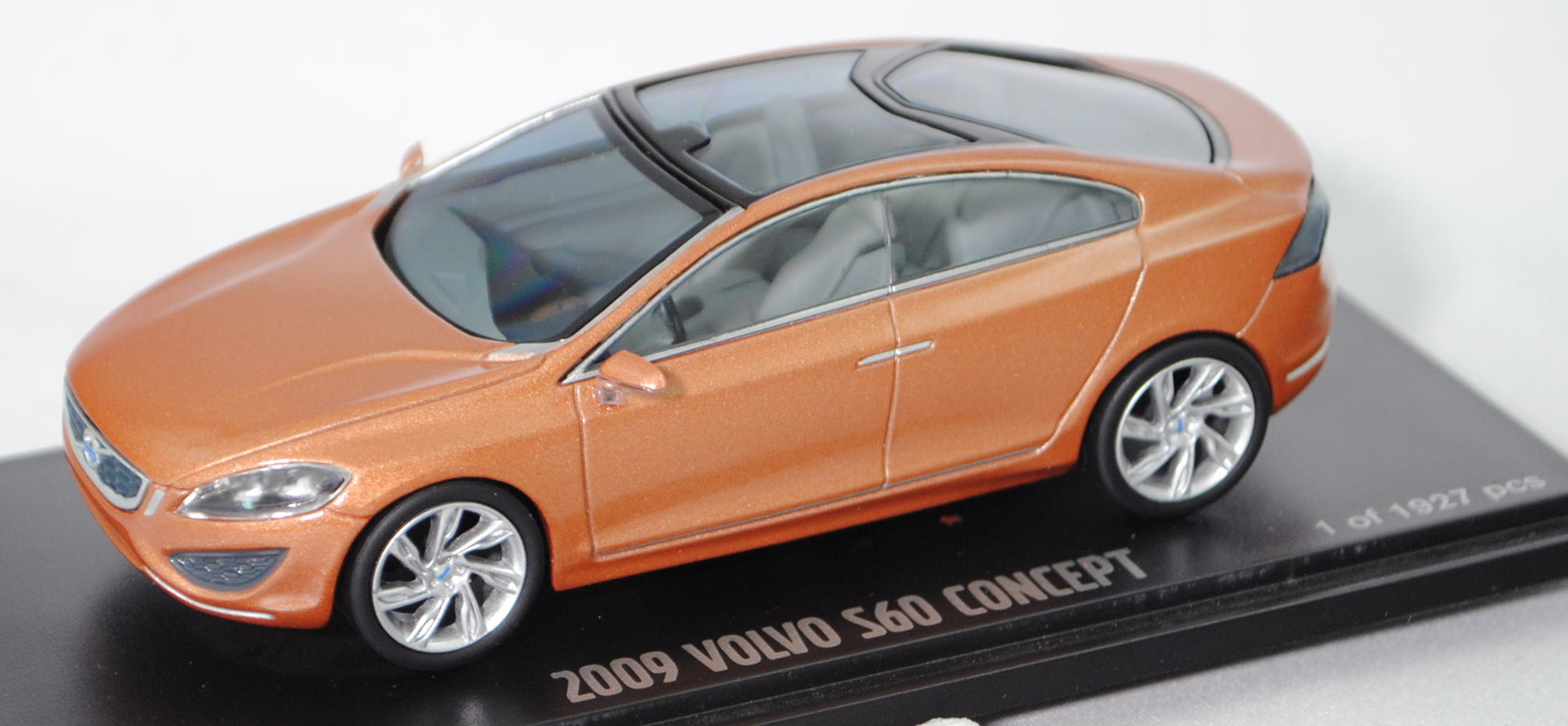 Volvo S60 Concept (Studie zur 2. Gen., Typ Y20, Mod. 09), warm liquid copper, MOTORART, 1:43, PC-Box