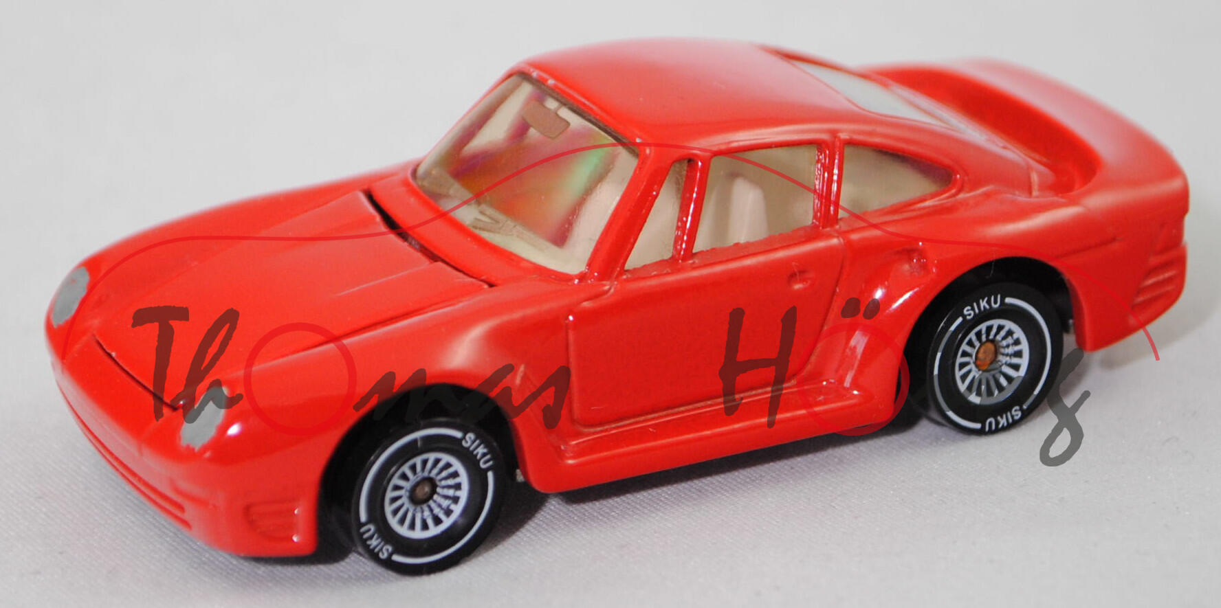 00002 Porsche 959 (Mod. 86-88), rot, innen weiß, FS nachträglich gesilbert, Heckflügel geschlossen, SIKU, m-