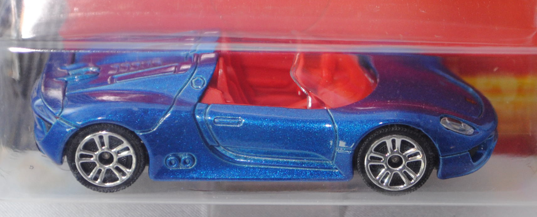 Porsche 918 Spyder (Modell 2013-2015) (Nr. 209 F), signalblaumetallic, innen rot, majorette, 1:61, B