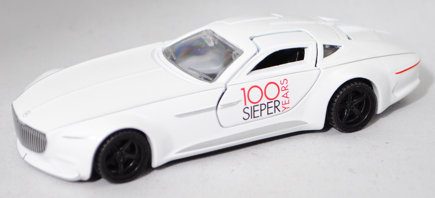 00401 Vision Mercedes-Maybach 6 (Modell 2016), reinweiß, 100 / YEARS / SIEPER, SIKU, 1:50, L17P