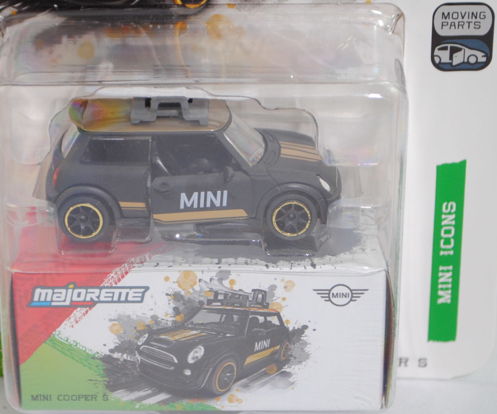 MINI Cooper S (1. Generation, R53, Vorfacelift, Modell 2002-2004) mit Dachgepäckträger und Ladegut (Nr. 265D), mattschwarz/gold, majorette, 1:55, Blister (MINI ICONS DELUXE CARS)