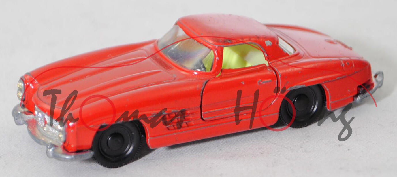 00007 Mercedes-Benz 300 SL Roadster mit Coupédach (W 198 II, Modell 1958-1963), feuerrot, innen blass-leuchtgelb, Lenkrad schwarz, R1, SIKU, 1:60, vsc