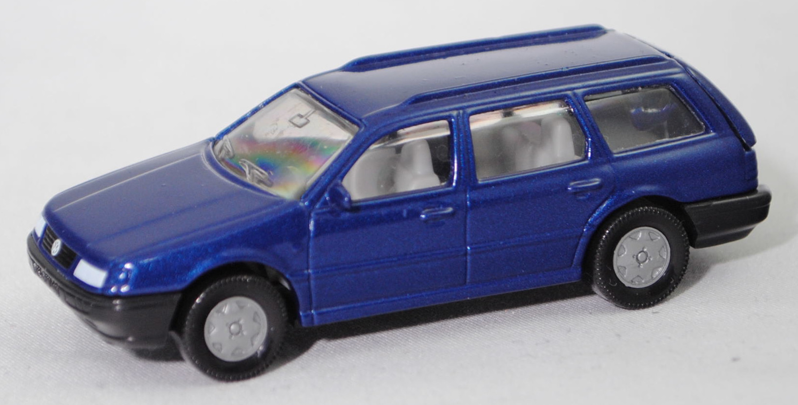 00000 VW Passat Variant VR6 Exclusiv (4. Generation, B4, Werkscode 35i / Typ 3A5, Modell 1993-1997), saphirblaumetallic (windsorblau metallic), SIKU SUPER, 1:55, m