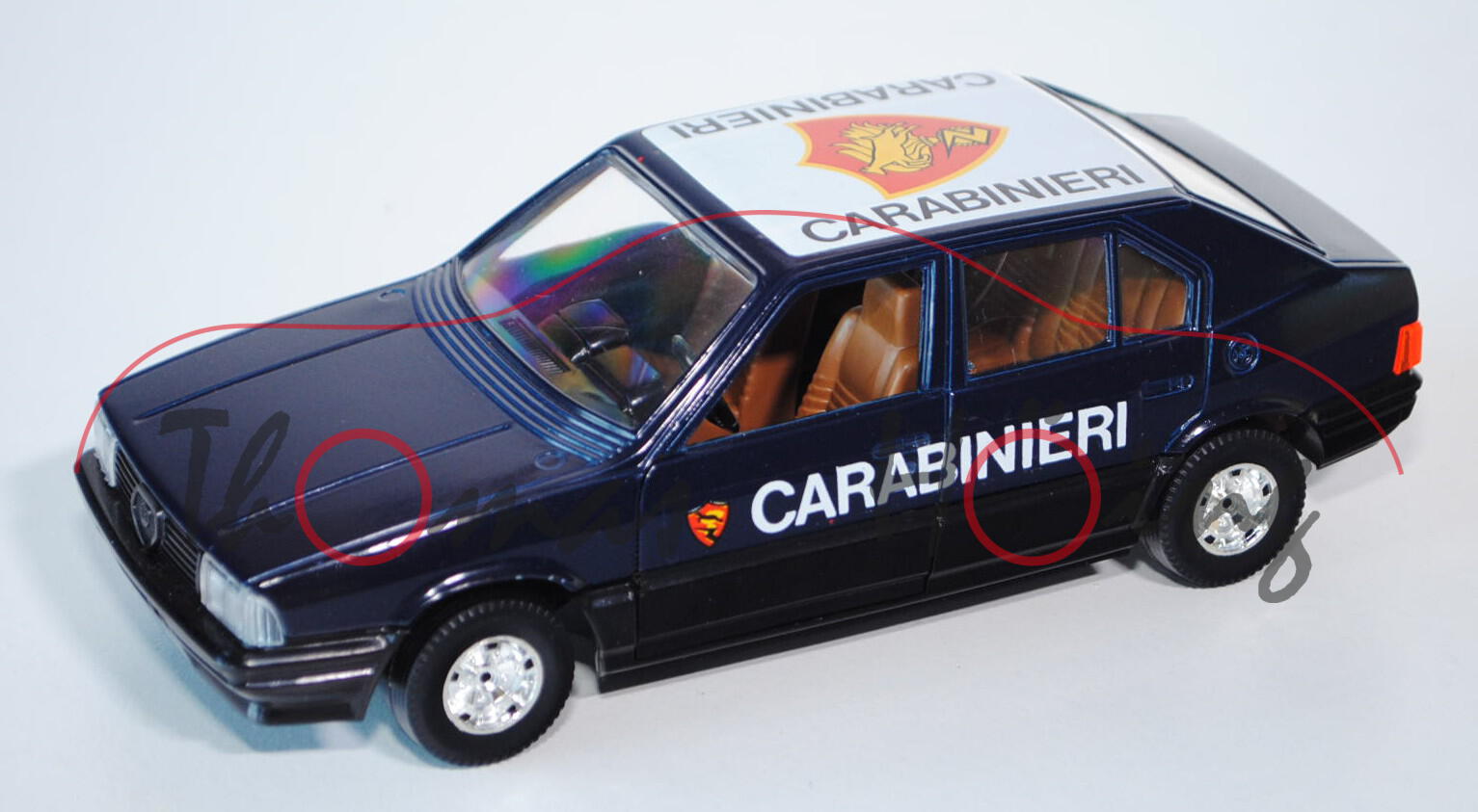 Alfa Romeo 33 CARABINIERI, Modell 1988, stahlblau/schwarz, CARABINIERI, Türen zu öffnen, mit Lenkung