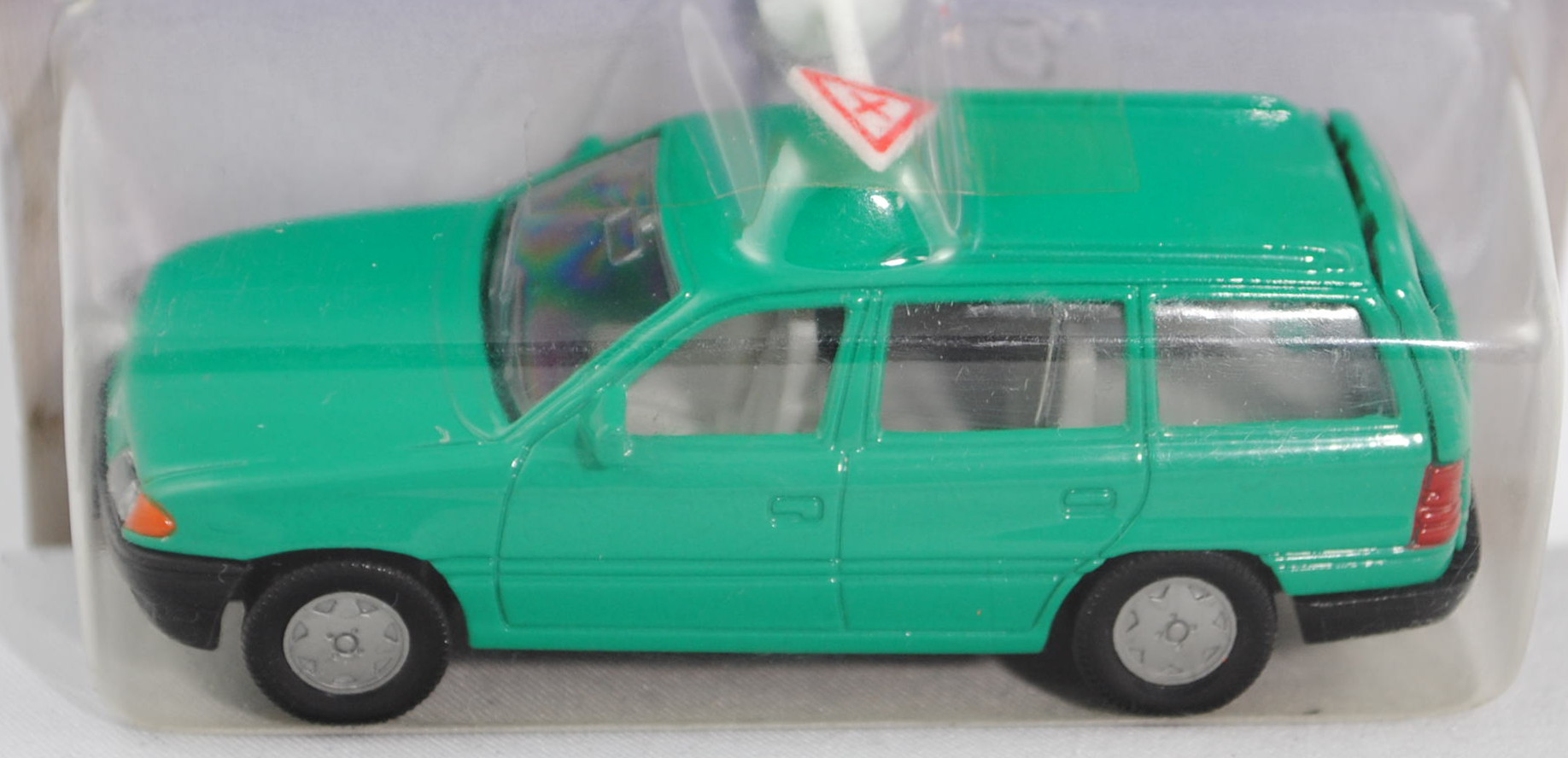 00001 Opel Astra Caravan 1.4i (Typ F, Fünftürer, Kombi, Modell 1996-1998), dunkel-türkisblau, innen 