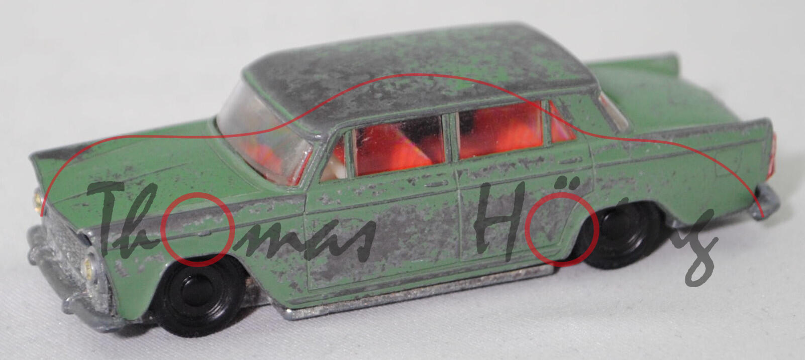 00009 Fiat 1800 B (Typ 112, Vorfacelift, Modell 1961-1963), farngrün, innen hell-blutorange, Rückleuchte rechts weg, Hohlnieten weg, SIKU, 1:59, sc