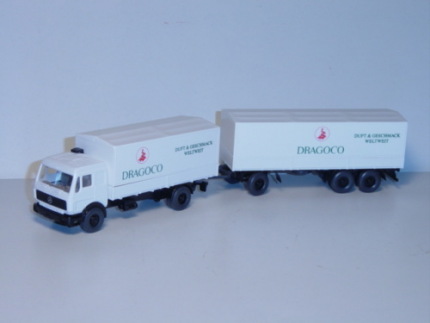 Mercedes Fernlastzug, reinweiß/schwarz, DRAGOCO / DUFT & GESCHMACK / WELTWEIT, Wiking, 1:87, mb