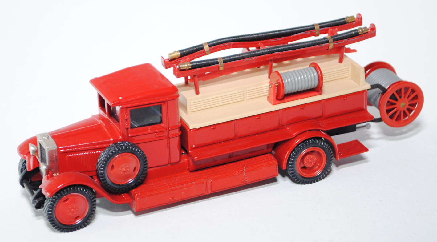 Feuerwehr Löschfahrzeug, geschlossenes Fahrerhaus, karminrot, 1:43, OMO (Russland / ZIS)