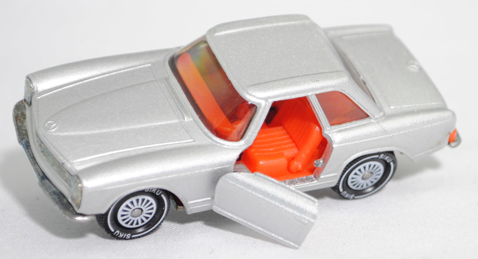 00007 Mercedes-Benz 280 SL (W 113, Pagode, Modell 1968-1971) mit Hardtop (Coupédach), silber, Bpr. V 302 / 1017, W-Germ, Verglasung rauch, R11 gerillt, SIKU SUPER, 1:60, m-