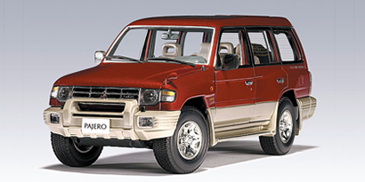 Mitsubishi Pajero GDI V6 3500 LWB LHD (Typ V20, Fünftürer), Modell 1997-1999, purpurrotmetallic/silb