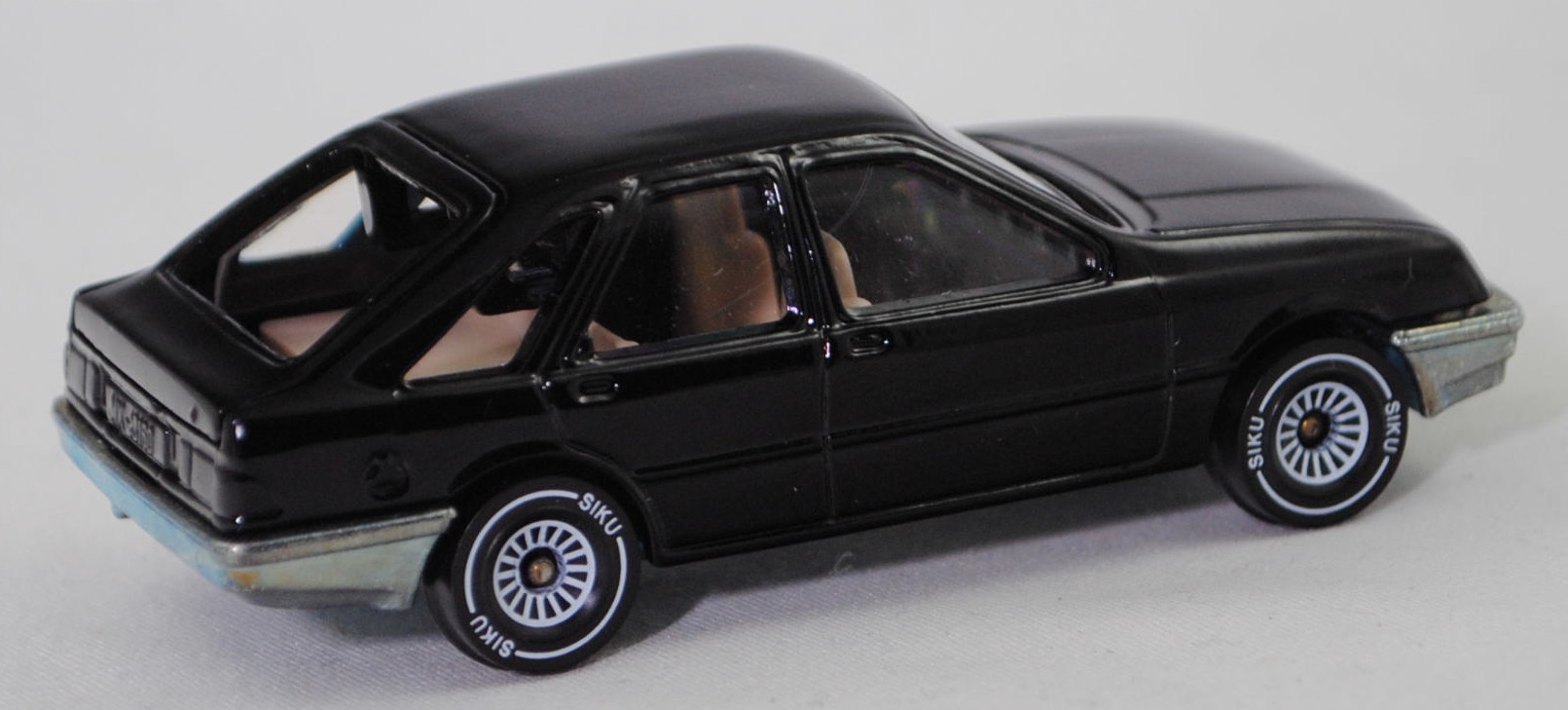 00003 Ford Sierra 2.3 Ghia (1. Generation, Typ Sierra '82 oder Mk1, GBC, Vorfacelift, Modell 1982-1984), schwarz, innen hell-beige, mit CE-Zeichen, SIKU SUPER, 1:55, m