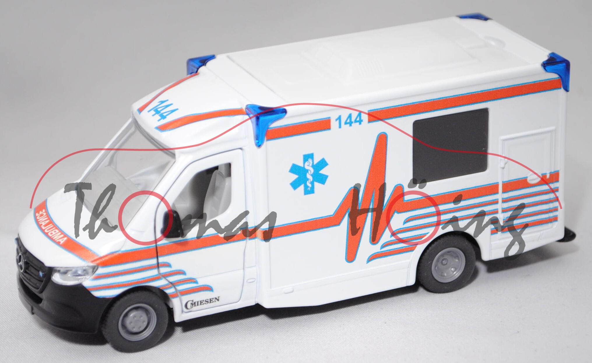 03901 CH MIESEN Rettungswagen mit Kofferaufbau, reinweiß, AMBULANCE / 144, SIKU, 1:50, L17mpK