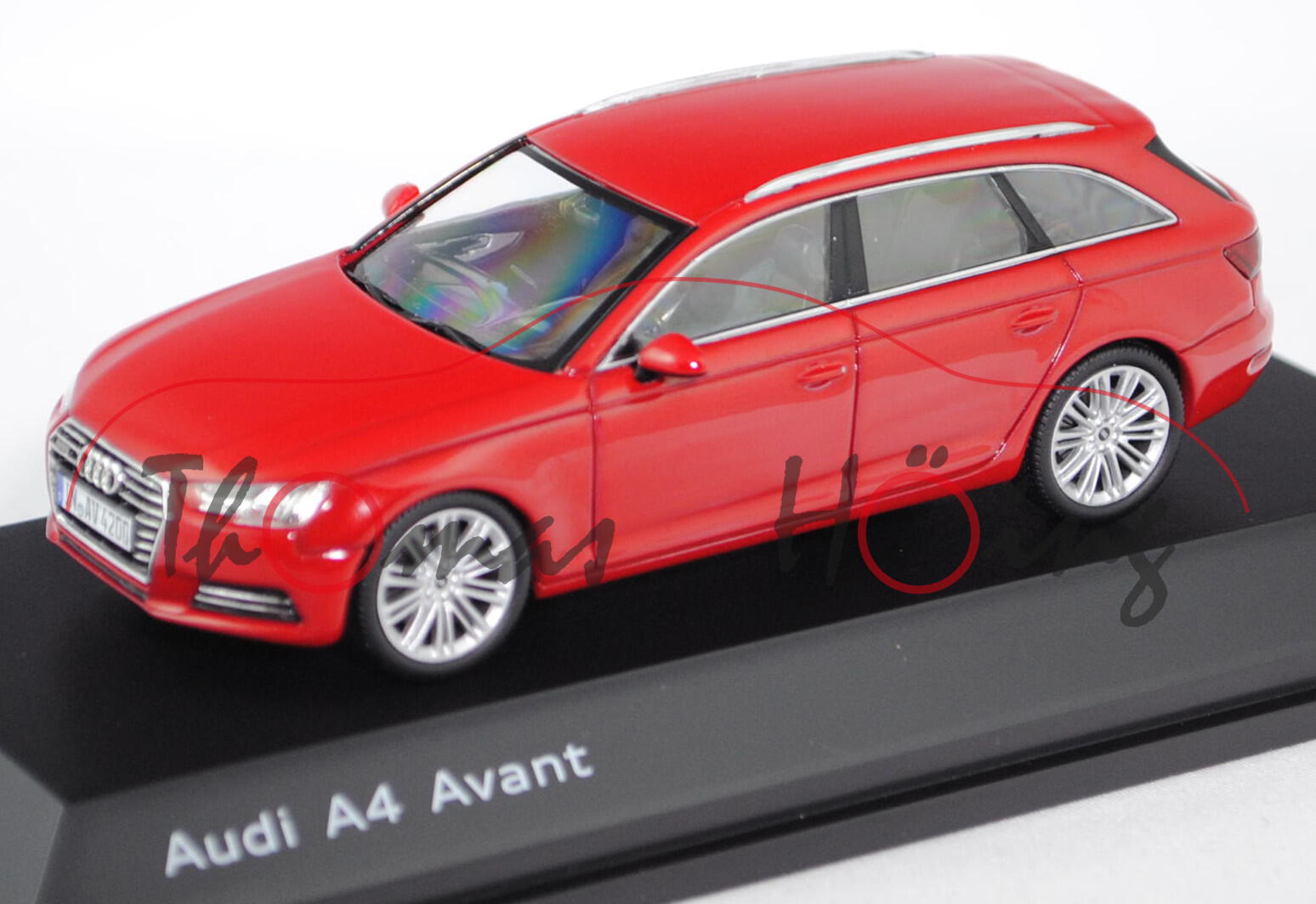 Audi A4 Avant (B9, Typ 8W, Modell 2015-), tangorot, Minimax, 1:43, Werbeschachtel