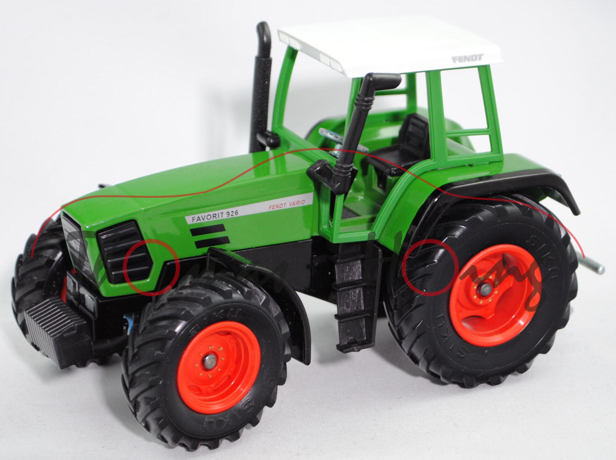 00002 Fendt Favorit 926 Vario (Modell 1996-1999), grün/weiß, Fensterrahmen grün, Umbau, SIKU, 1:32