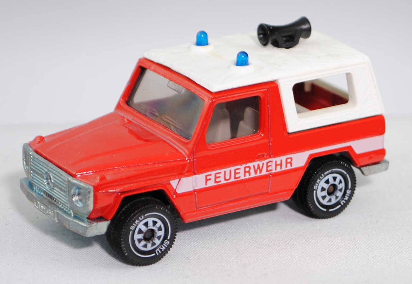 00002 Mercedes-Benz 280 GE (Typ W 460, Modell 1980-1990) Feuerwehr-Kommandowagen, verkehrsrot, innen