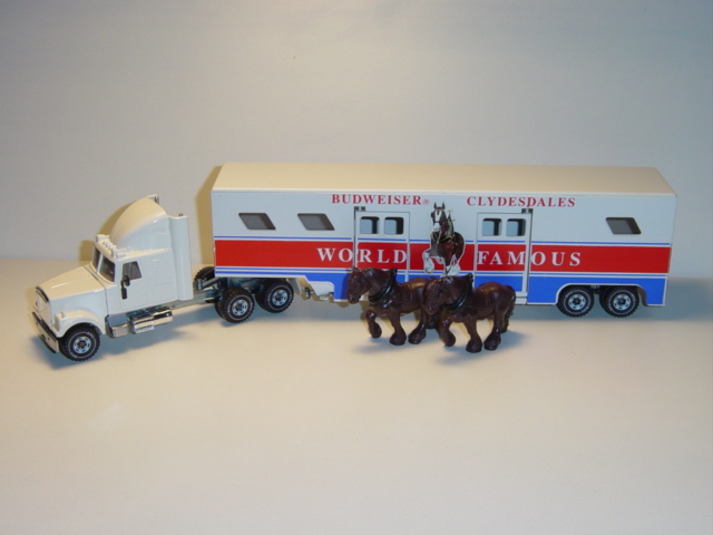 00000 White Pferdetransporter, weiß/silbergraumetallic, BUDWEISER® CLYDESDALES / WORLD FAMOUS, LKW10