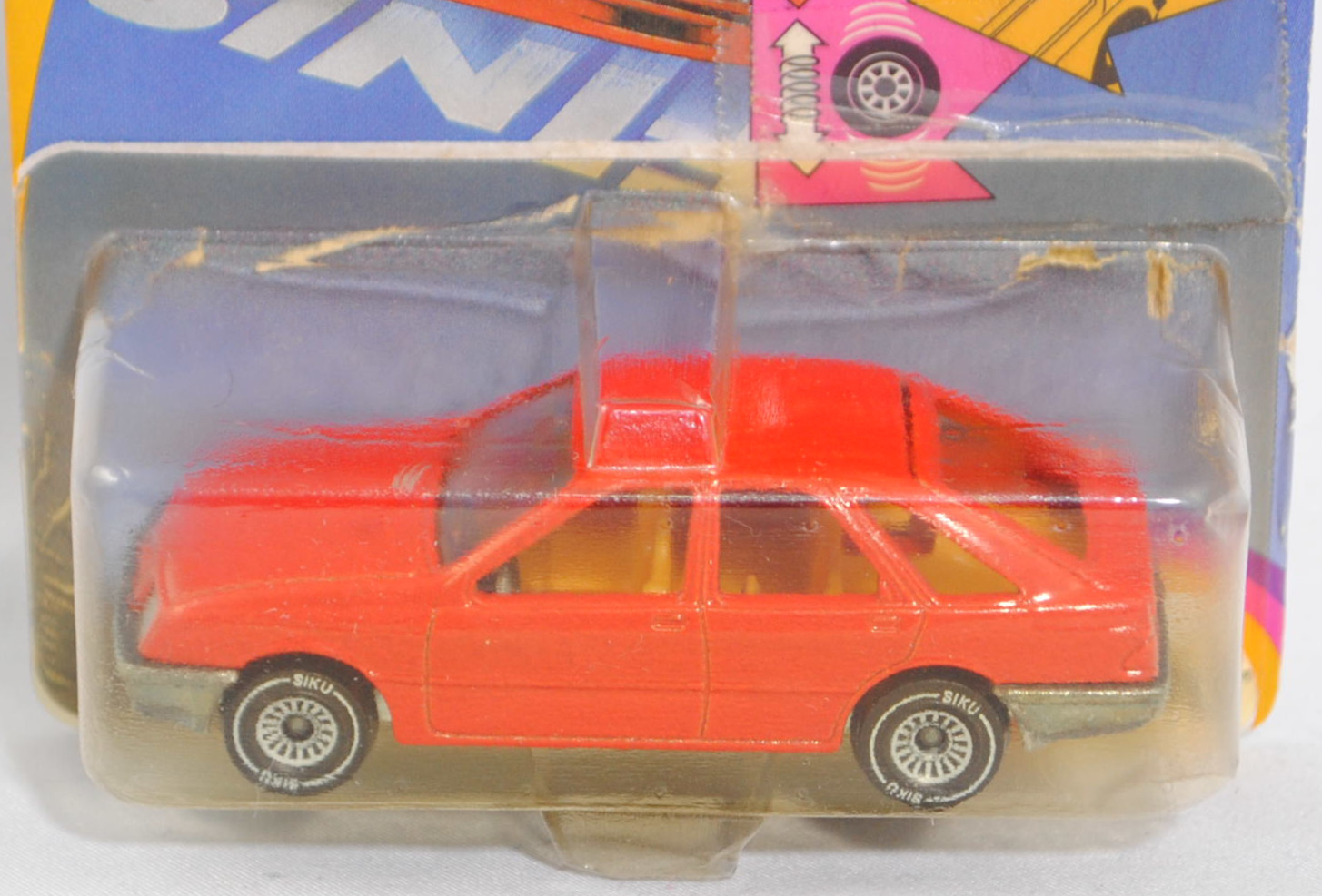 00000 Ford Sierra 2.3 Ghia (1. Generation, Typ Sierra '82 oder Mk1, GBC, Vorfacelift, Modell 1982-1984), hell-verkehrsrot, innen chromgelb, SIKU SUPER, 1:55, P21 vergilbt