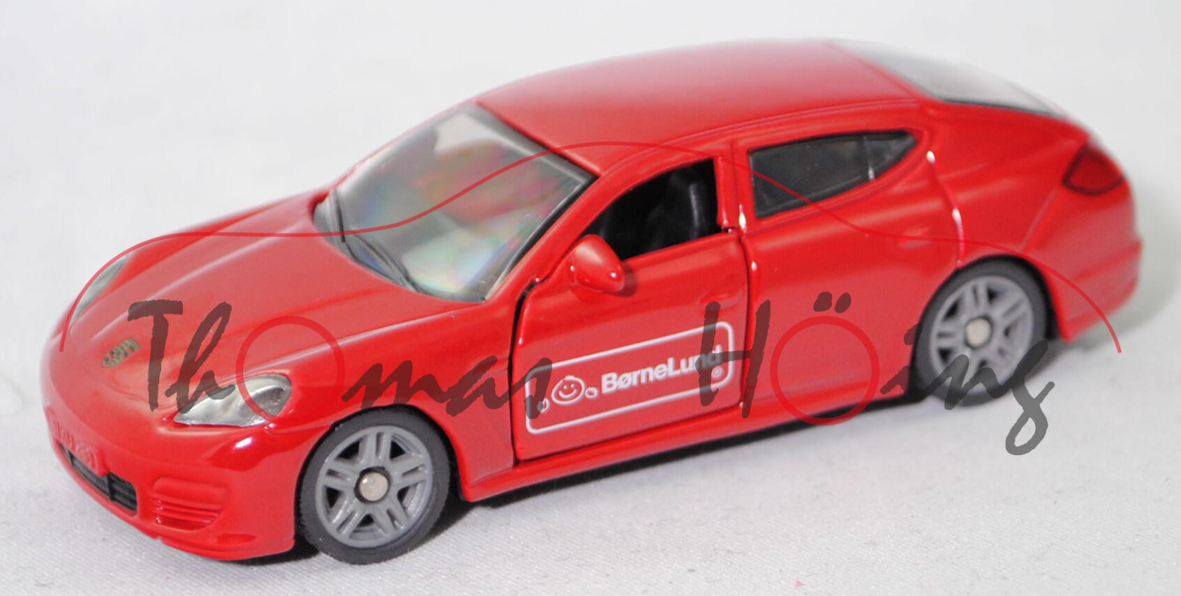 73200 J Porsche Panamera 4S (1. Gen., Typ 970, Modell 2009-2013), karminrot, BørneLund / 2011, SIKU, 1:58, Werbeschachtel