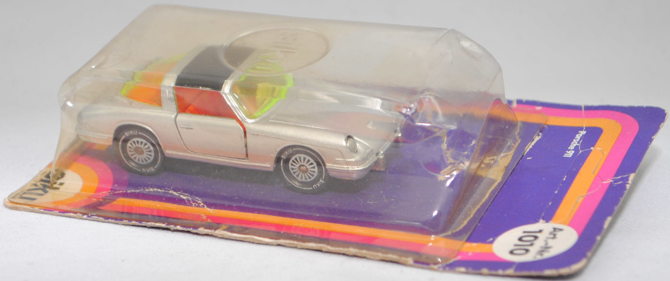00004 Porsche 911 E Targa (F-Modell bzw. Urmodell, B-Serie, Modell 1968-1969), silber, Lenkrad weiß, Dach schwarz, Bpr. V234 und 1010, W-Germ, Verglasung gelbgrün, R11 gerillt, SIKU, 1:60, P17 (Farbe)