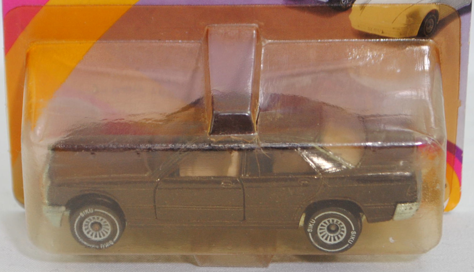 00001 Mercedes-Benz 190 E (1. Generation, W 201, Vor-MoPf, Modell 1982-1988), schokoladenbraun, Kühlergrill und Frontscheinwerfer mit Wabenprägung, SIKU SUPER, 1:55, P23 vergilbt