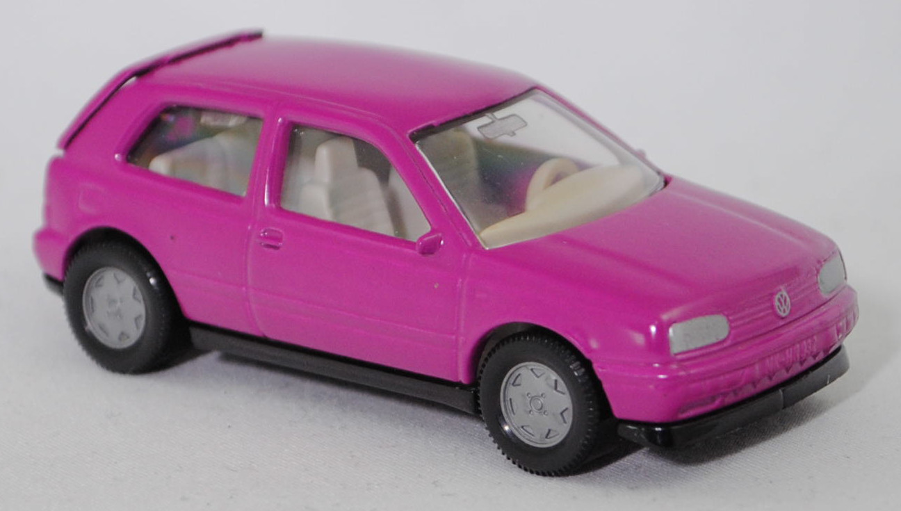 00002 VW Golf III 1.8 GL (Typ 1H, Vorfacelift, Modell 1991-1994), dunkel-verkehrspurpur, innen seidengrau, Lenkrad seidengrau, Chassis schwarz, Hong, Bpr. 1010, SIKU SUPER, 1:56, m-
