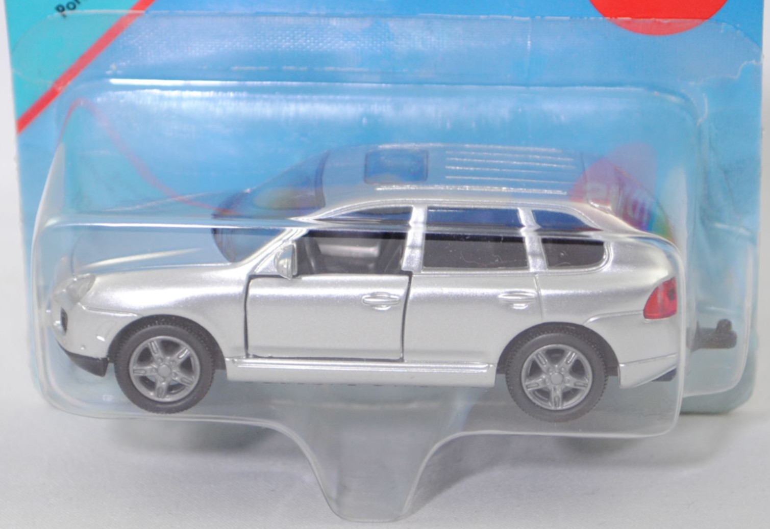 00000 Porsche Cayenne Turbo (1. Generation, Typ 9PA, Vorfacelift, Modell 2002-2006), weißaluminiummetallic, Sicke auf Heckklappe in Höhe Heckscheibe, SIKU SUPER, 1:57, P29a geklebt