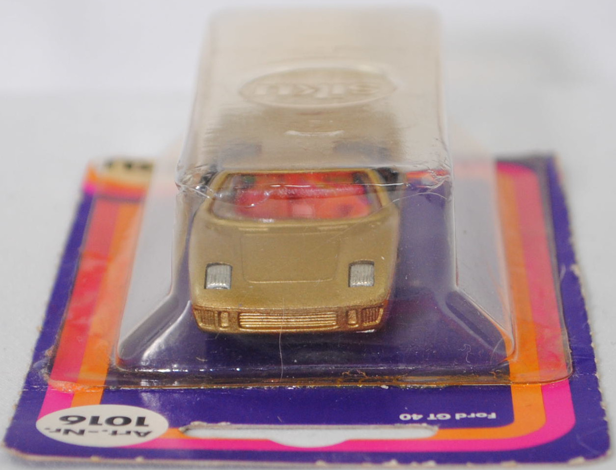 00005 Ford GT40 (Mk I bzw. Mark 1, Modell 1965-1967), Karosserie goldmetallic, Türen schwarz, Bpr. V 296 / W-Germ, Verglasung klar, R11 gerillt, SIKU SUPER, 1:57, P17 (Farbe) (geklebt)