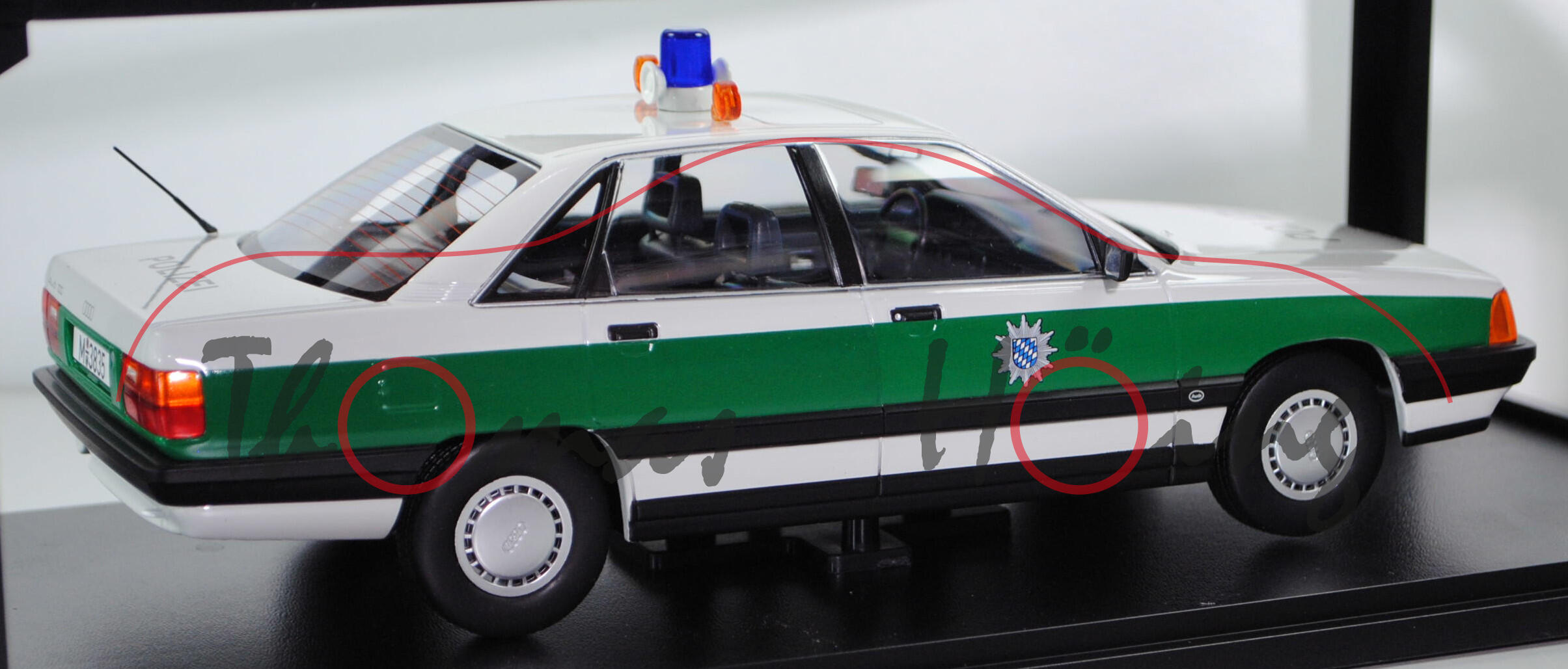 Audi 100 C3 1989 weiß grün Polizei Modellauto 1:18 Triple9 Audi 100 C3 1989 weiß grün Polizei Modellauto 1:18 Triple9
