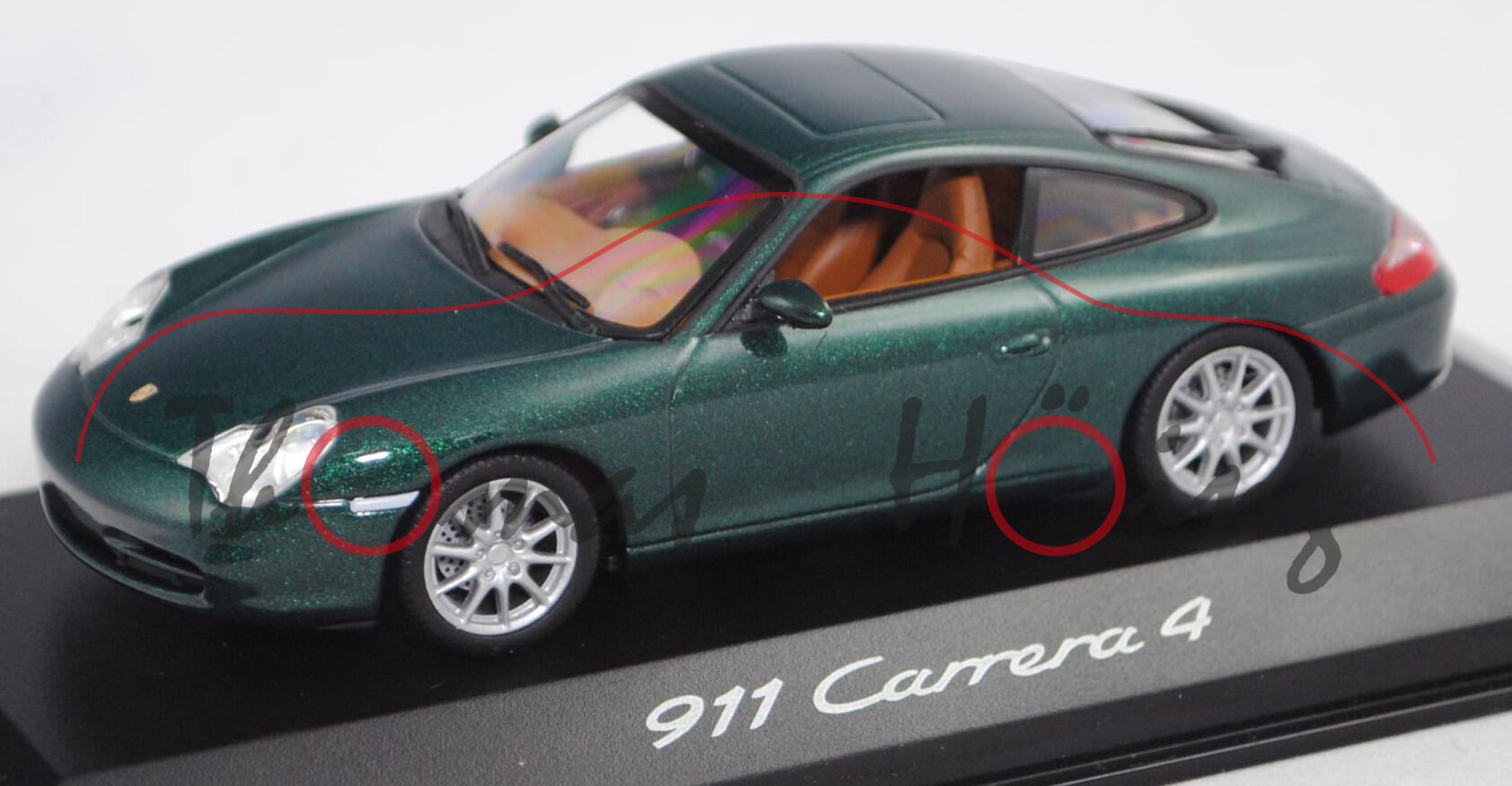 Porsche 911 Carrera 4 Coupé (Typ 996/2, Mod. 2001-2005), lagogrün met., Minichamps, 1:43, Werbebox