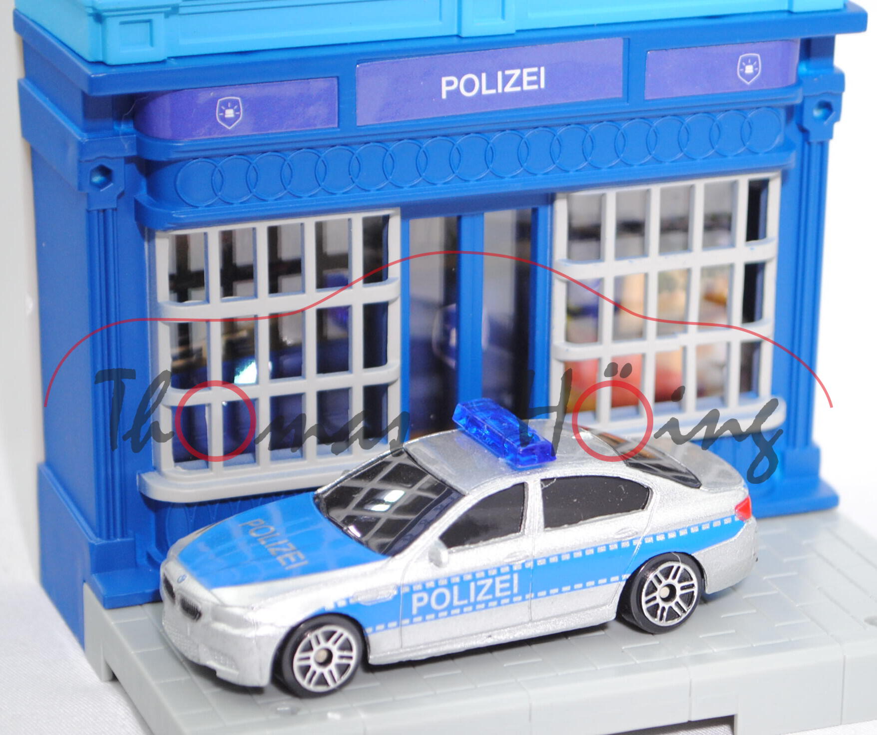 BMW M5 (5. Gen., Typ F10, Mod. 11-16) Polizei, silber, POLIZEI, Gebäudesatz mit Polizei im EG, mb