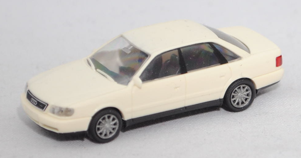 Audi A6 (Baureihe C4, Typ 4A, Modell 1994-1997), cremeweiß, innen schwarz, Rietze, 1:87