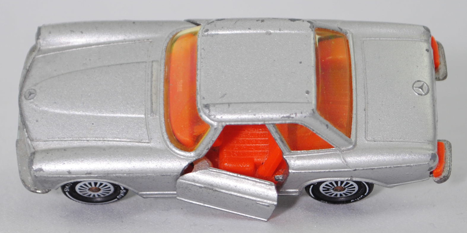 00006 Mercedes-Benz 280 SL (W 113, Pagode, Modell 1968-1971) mit Hardtop (Coupédach), silber, Bpr. V 302 / 1017, W-Germ, Verglasung gelb, R11 gerillt, SIKU SUPER, 1:60, vsc