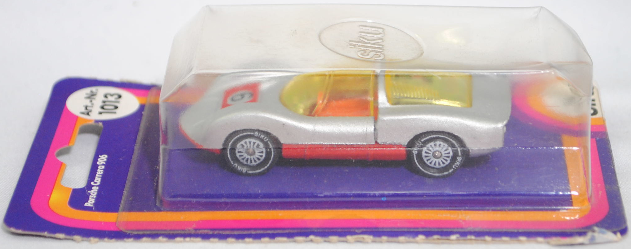 00006 Porsche 906 Carrera 6 (Typ Standard Coupé, Modell 1966-1966), silbergraumetallic/verkehrsrot, Nr. 6, Bpr. V 285 / 1013, W-Germ, Verglasung gelb, R11, SIKU SUPER, 1:59, P17 (Farbe) m-
